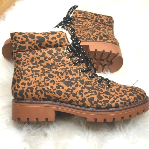 Ann Taylor LOFT Animal Print Shearling Lined Lace Up Utility Combat Hike - Picture 6 of 11